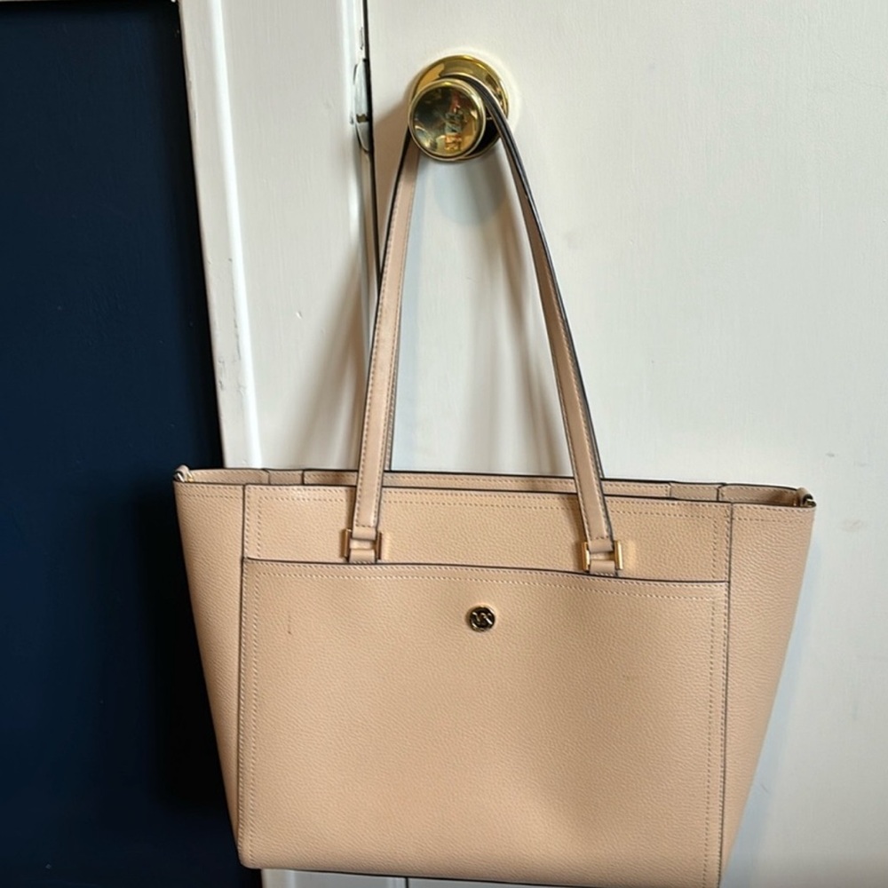 Michael Kors Elegant Cream Tote Bag